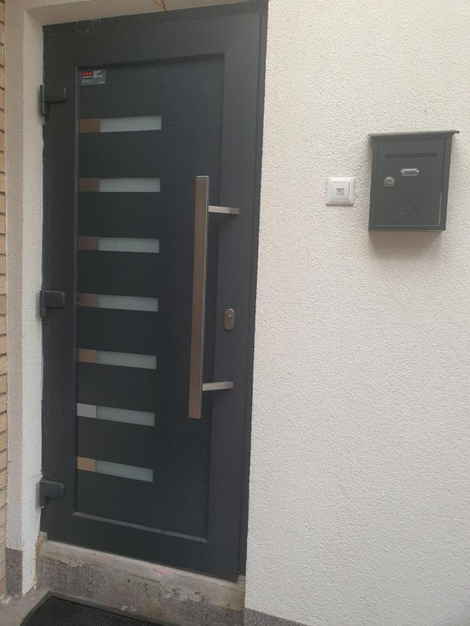 Apartman Din 特拉夫尼克 外观 照片