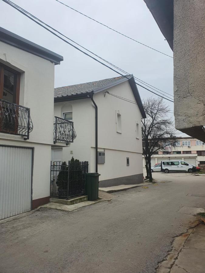 Apartman Din 特拉夫尼克 外观 照片